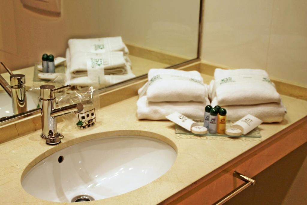 Apartahotel Ribera 아로요데라엔코미엔다 외부 사진